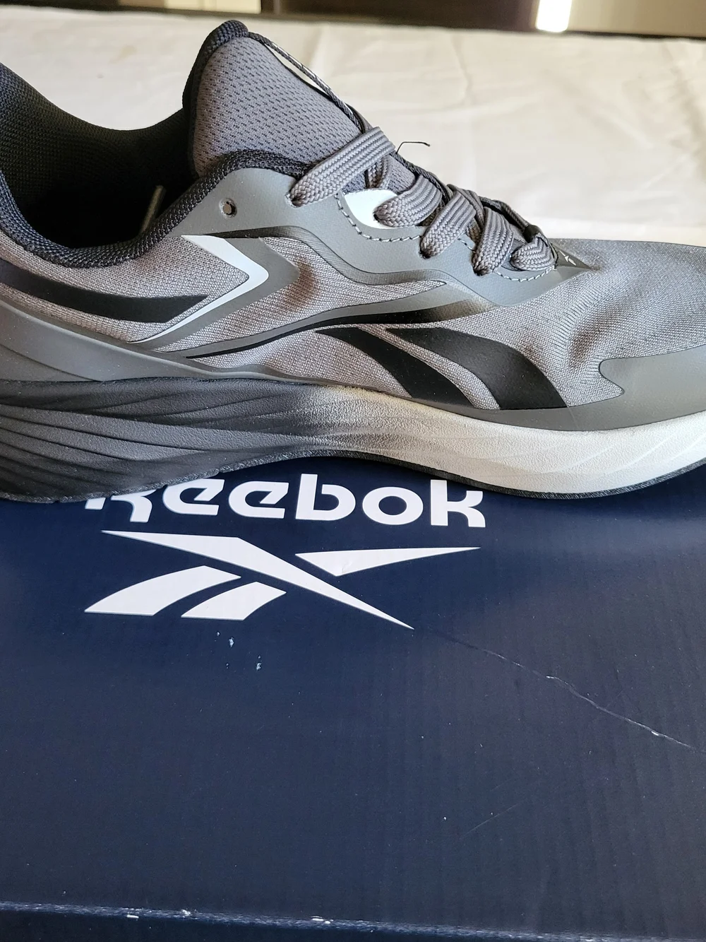 *NEW* Reebok Verse Gray/Black Lace-Up Low Top Sneakers Size Men's 8.5 Women's 10
